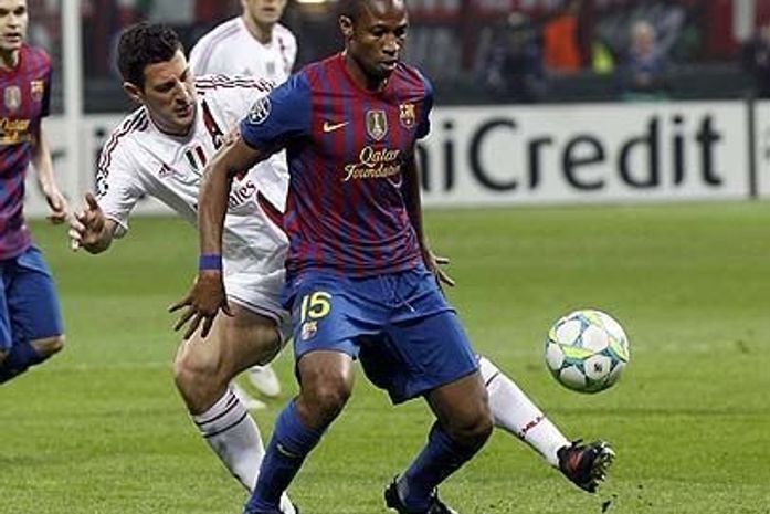 Em duelo de gols perdidos, Milan segura o Barça e joga por empate no Camp Nou