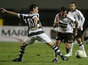 Mistão do Corinthians vence jogo morno e assume liderança provisória