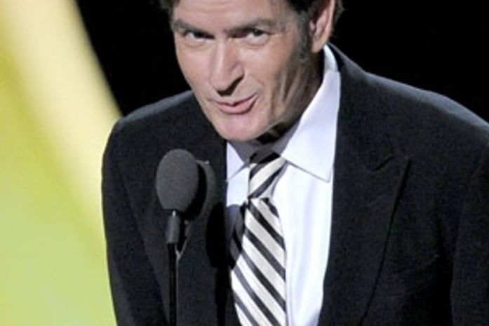 Charlie Sheen volta às telas um ano após deixar 'Two and half men'