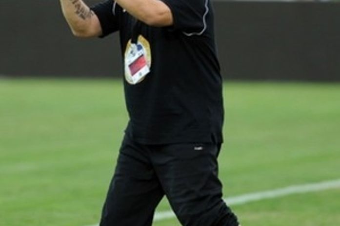 Ciel, ex-ASA, marca e deixa time de Maradona longe dos líderes