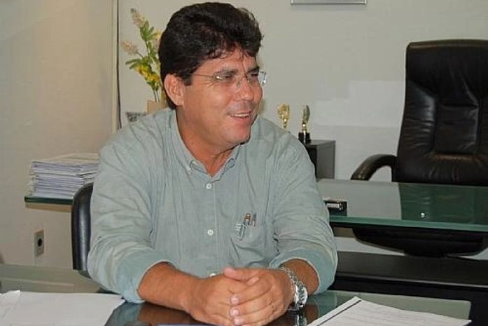 Beltrão deixa pasta da Educação; Arnóbio Cavalcanti deve assumir