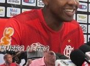 Emocionado, Renato rouba apelido de Washington: 'Sou o Urubu Valente'