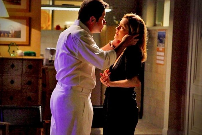 Tufão vai atrás de Carminha e a pede em casamento