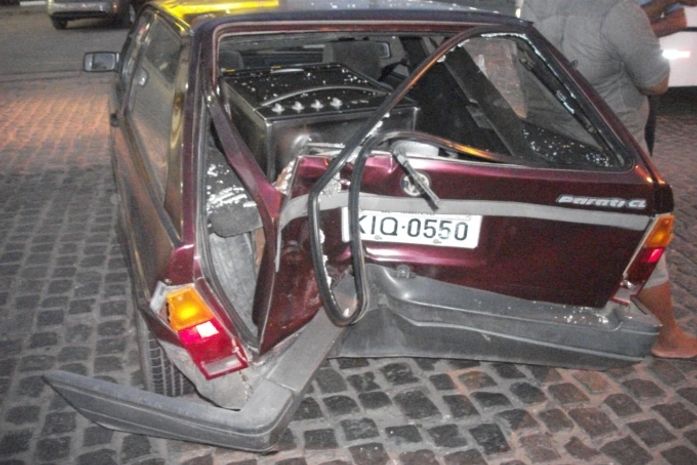 Parati ficou com traseira destruída