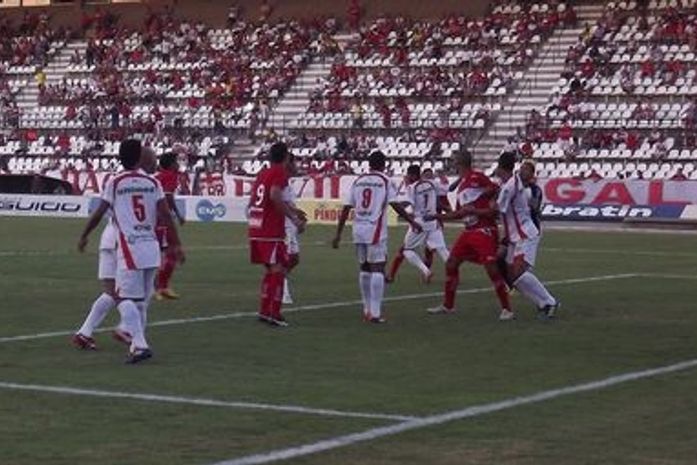 Com público decepcionante, CRB perde para o Penedense e afunda na crise