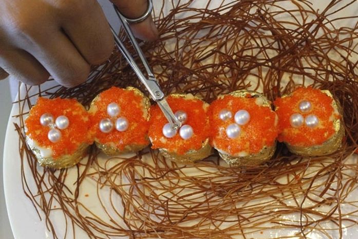 Sushi com preço 'salgado' é feito com pérolas, diamantes e folhas de ouro