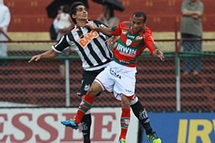 Garotos resolvem, Santos vence Portuguesa e assume terceiro lugar