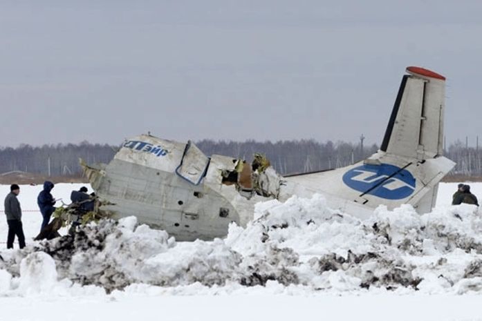 Avião com mais de 40 pessoas a bordo cai na Rússia