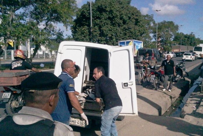 Lanterneiro é assassinado a tiros dentro de veículo