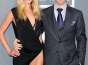 Líder do Maroon 5 e top model rompem namoro