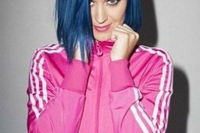 Katy Perry e David Beckham foram clicados em diferentes cidades