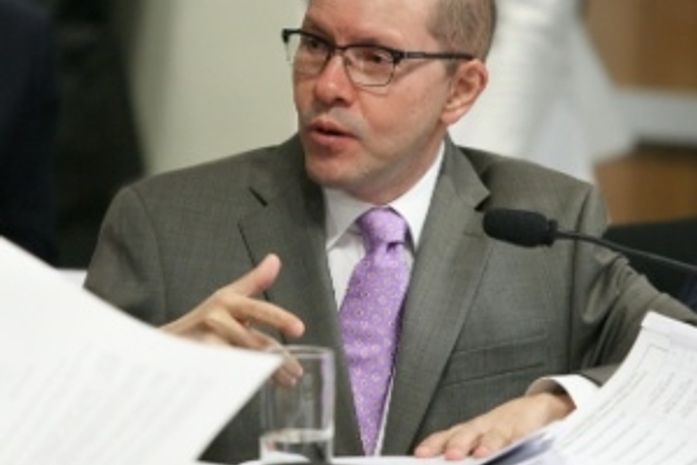 Demóstenes Torres pede desfiliação do DEM e diz que partido fez "pré-julgamento público"