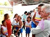 Nonô com as crianças em Atalaia.