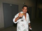 Zeca Pagodinho tem funcionário para carregar cerveja