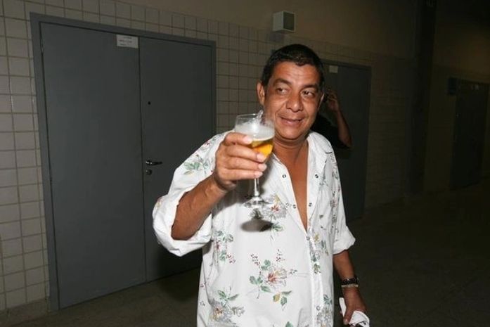 Zeca Pagodinho tem funcionário para carregar cerveja
