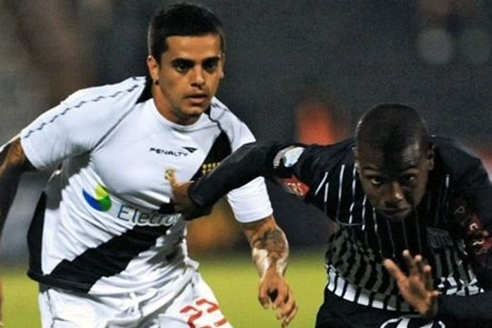 Vasco passa sufoco, mas vence Alianza e se aproxima de vaga