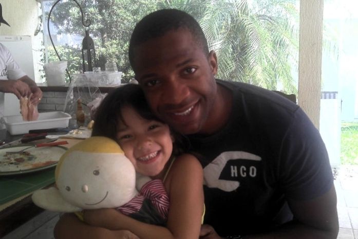 Simony posta foto da filha e do marido no Twitter: 'Não tem preço'
