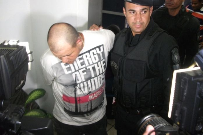 Gil chegando à Central de Polícia