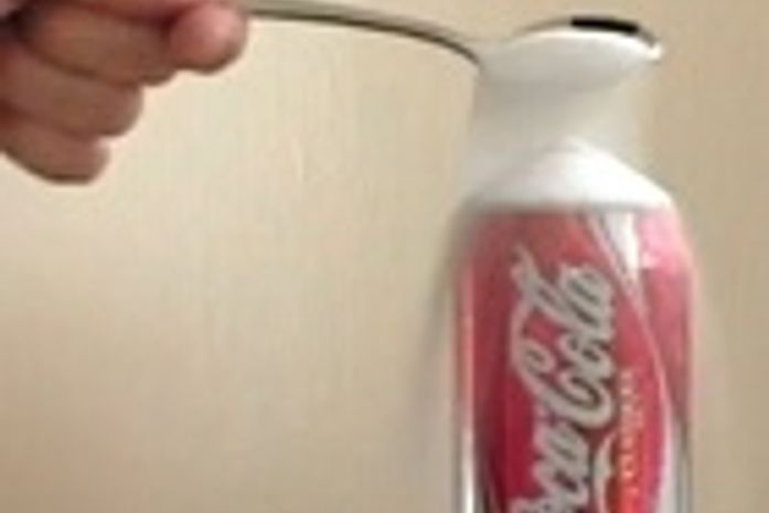 Sabe quantas colheres de açúcar contém uma lata de Coca?