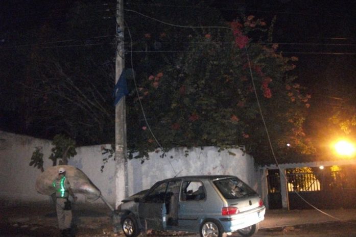 Com a colisão os fios cairam