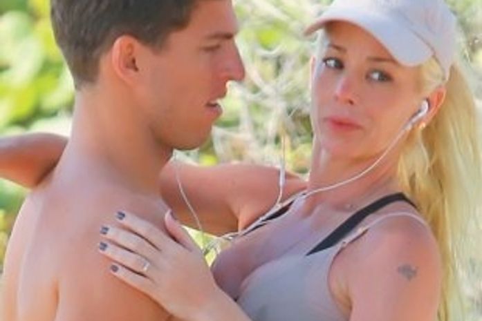 Flagra de Danielle Winits e novo namorado foi combinado, diz colunista