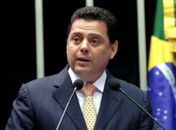 Paula Fernandes nega affair com governador de Goiás