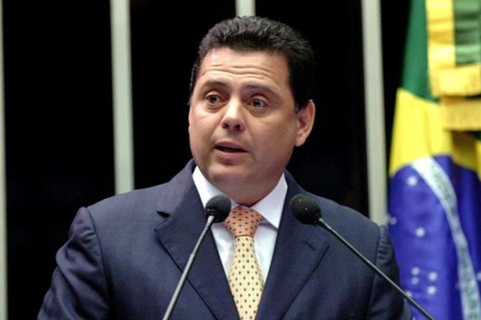 Paula Fernandes nega affair com governador de Goiás