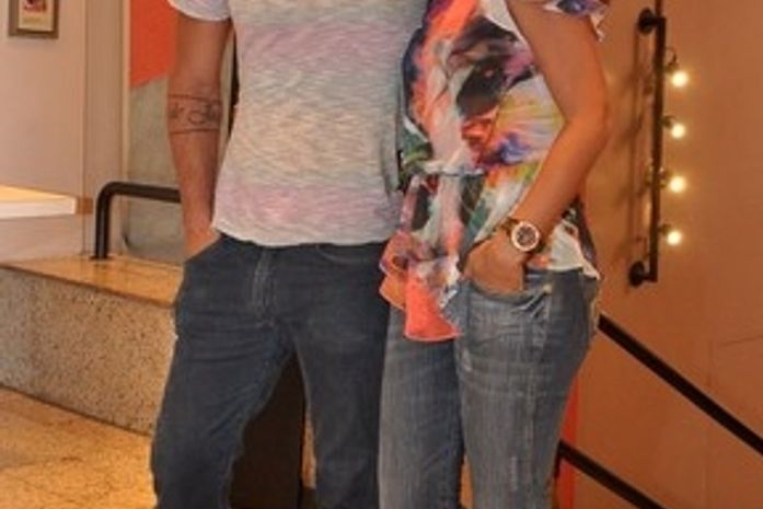 Dona da banca: Sheron Menezzes libera foto ao lado do namorado