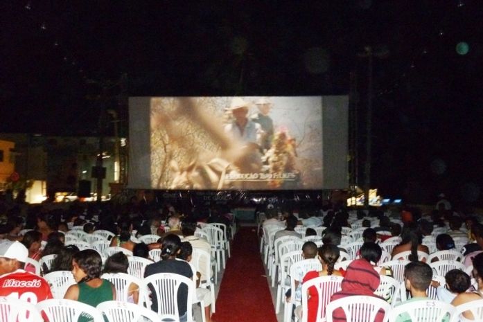 Cinema gratuito vai a Paripueira neste final de semana