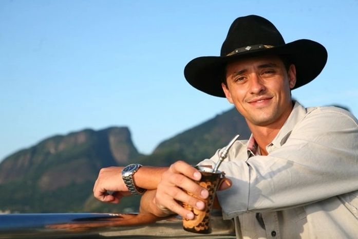 Ex-BBB Fael diz: 'Tem muita mulher gostosa que não dá para conversar'