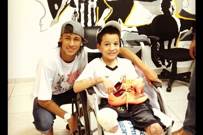Neymar faz boa ação: 'São gestos simples que nos tornam grandes'