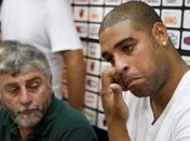 Adriano se diz pronto para cirurgia, mas não afasta possibilidade de parar