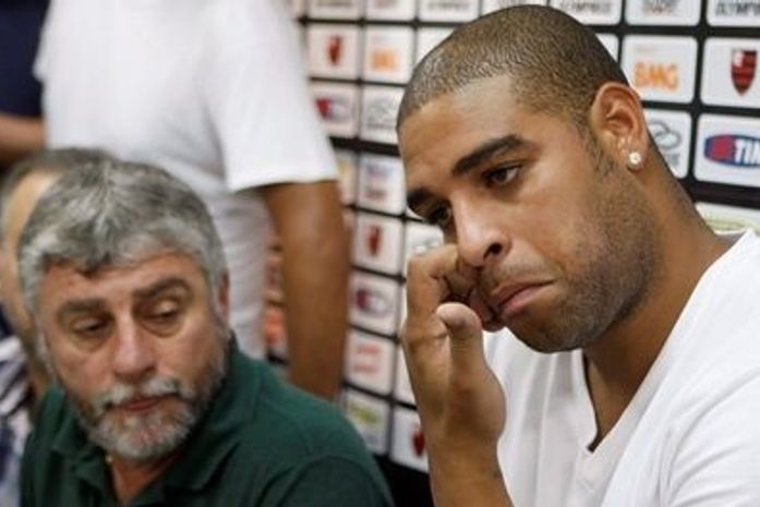 Adriano se diz pronto para cirurgia, mas não afasta possibilidade de parar