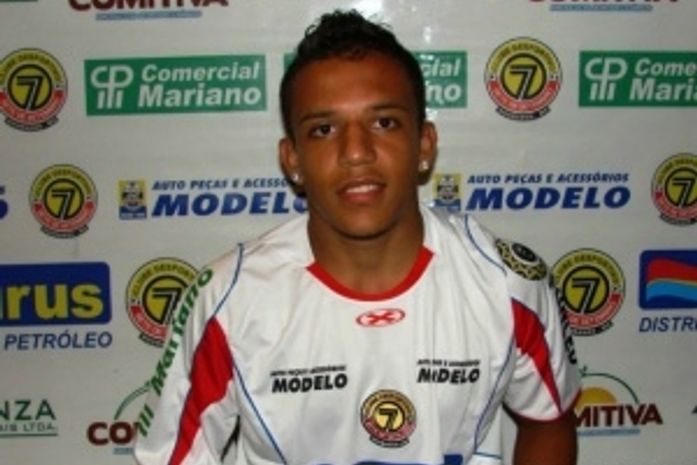 Atacante do 7 de Dourados falece após sofrer infarto