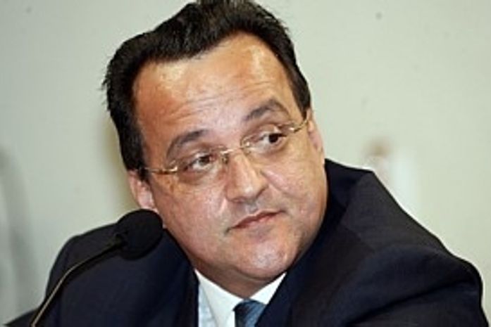 TRF concede liberdade a Cachoeira, mas ele deve seguir preso