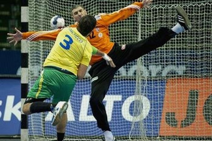 Brasil perde 2ª no Pré-Olímpico de handebol e está praticamente fora de Londres