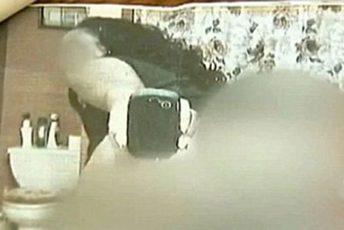 Namorado vingativo expõe fotos seminuas de sua ex por toda a cidade