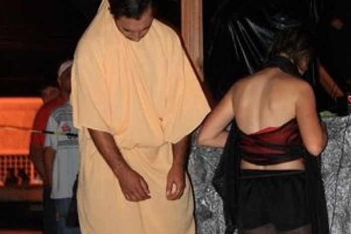 Ator se enforca acidentalmente durante Paixão de Cristo