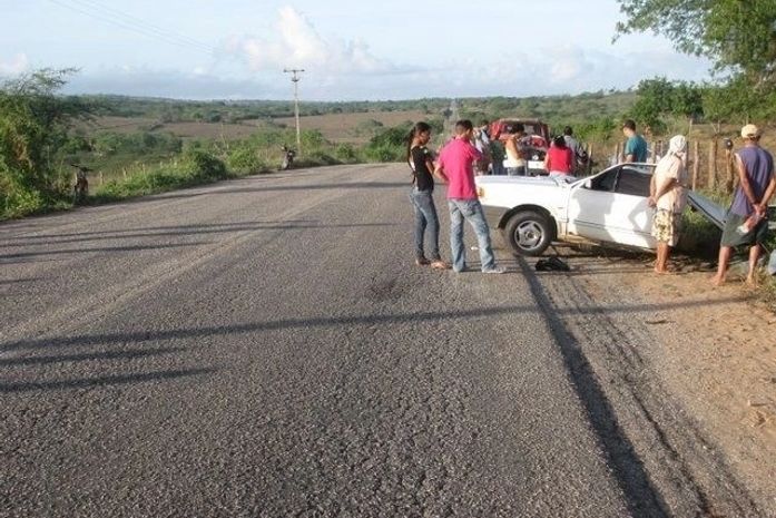Colisão entre carros deixa dois mortos e um ferido na AL-130