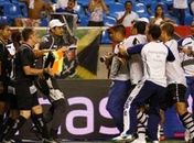 Árbitro do clássico entre Vasco e Flamengo vai processar Dinamite