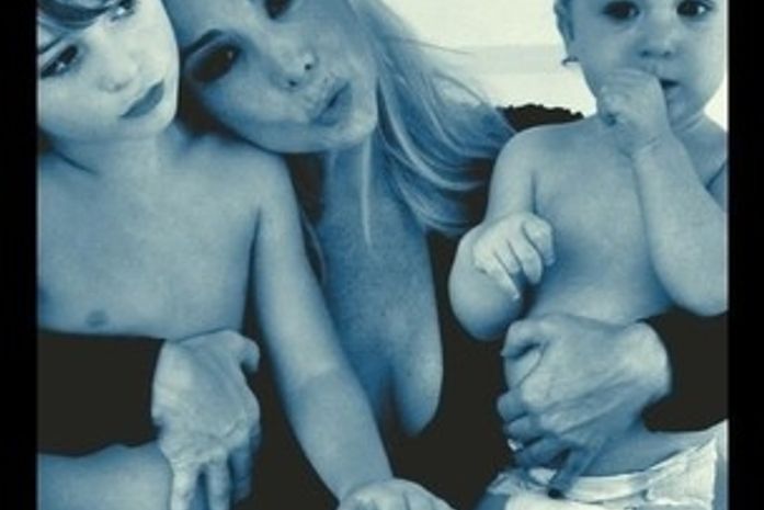 Dani Winits posta foto da primeira Páscoa de Guy, seu filho mais novo