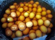 Ovos cozidos em urina, na China. Você comeria?