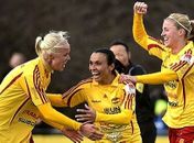 Marta faz de calcanhar, e Tyresö vence por 7 a 0 na estreia do Sueco