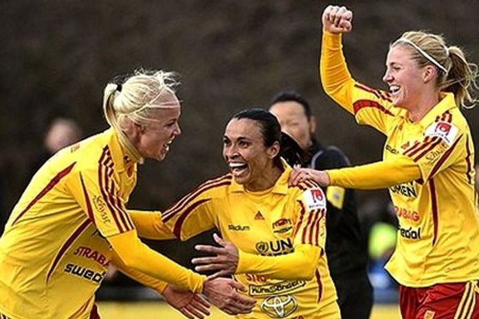Marta faz de calcanhar, e Tyresö vence por 7 a 0 na estreia do Sueco