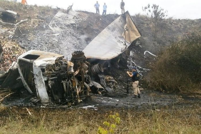 Veículo ficou destruído