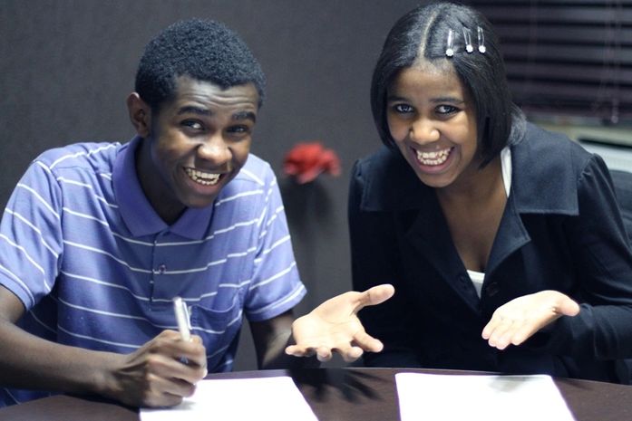 Dupla do vídeo “Para nossa alegria” assina contrato com gravadora