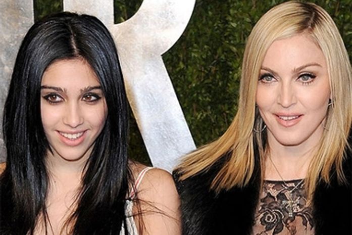 Madonna quer castigar sua filha por vê-la fumando