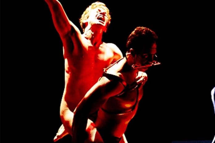 Leonardo Miggiorin estreia Equus com cenas de total nudez