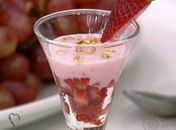 Aprenda a fazer um delicioso iogurte com morango