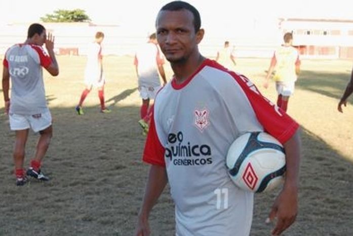 Ex-atacante do CSA é internado em Aracaju após sentir dores no peito